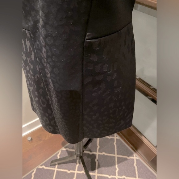 Maje - Black Leopard Print Scuba Knit Dress W/ Keyhole Neckline Sz 4-6 - Picture 5 of 9